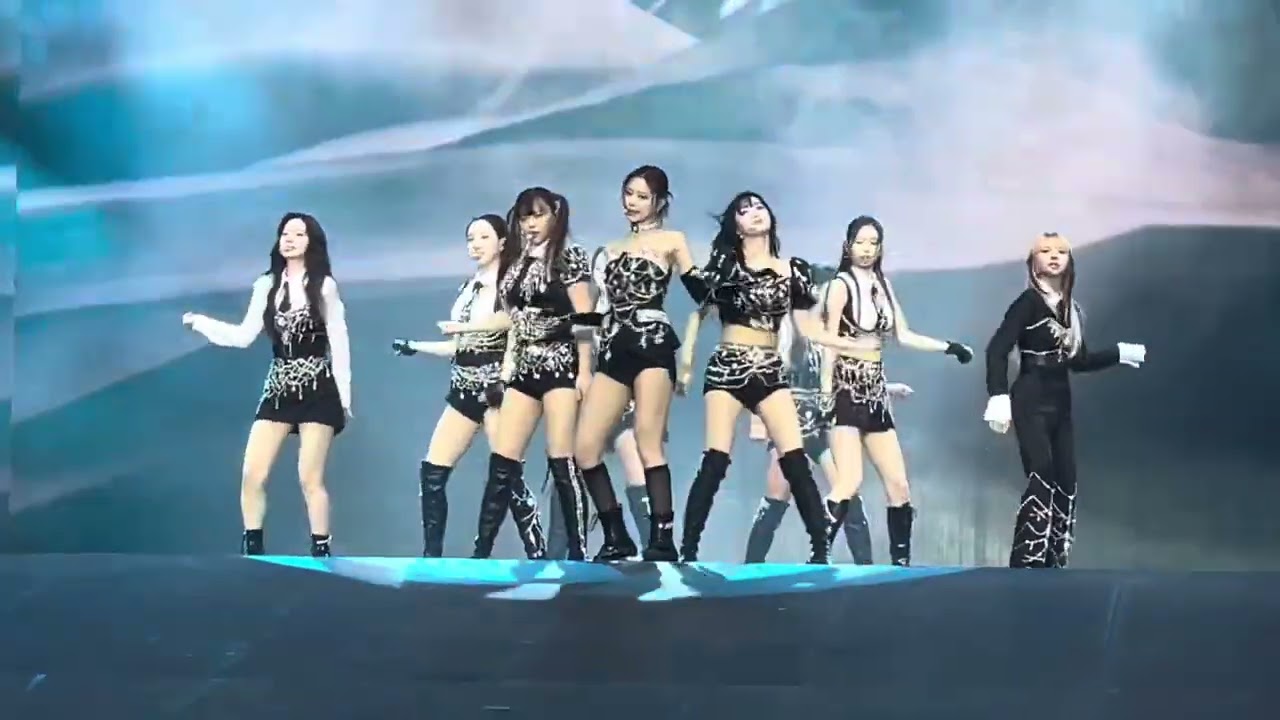 230706 Twice Set Me Free - NYC MetLife