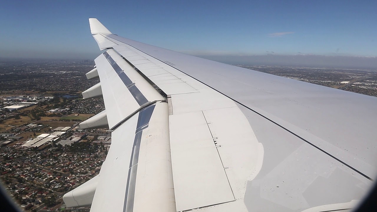 Qantas Airbus A330 Landing - Melbourne (QF 421)