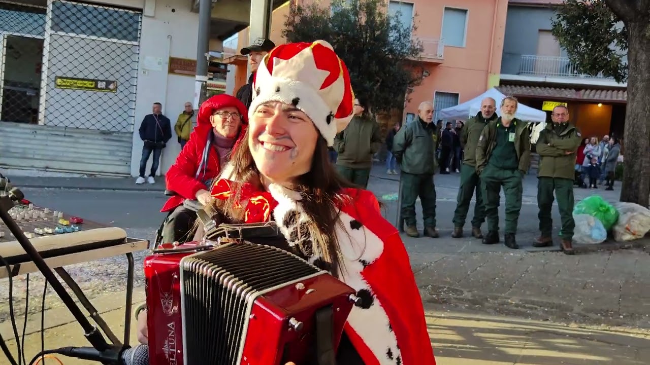 Ottana 2024 - anche in Otzana è Carnevale e si continua a suonare e ballare...🎶🎊🪗🪅🎤
