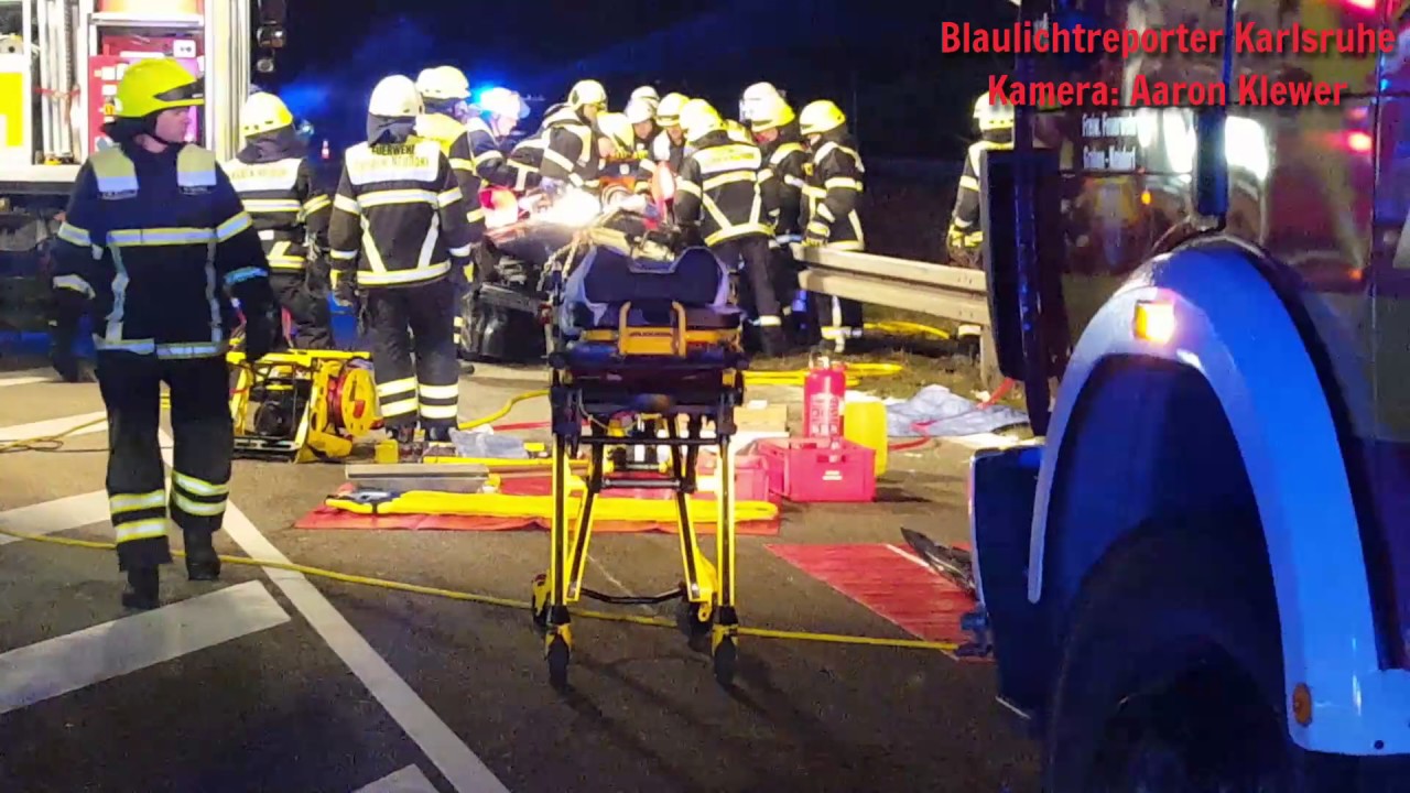 [GRABEN-NEUDORF] RISKANT ÜBERHOLT - Fahranfänger baut schweren Unfal bei Überführungsfahrtl