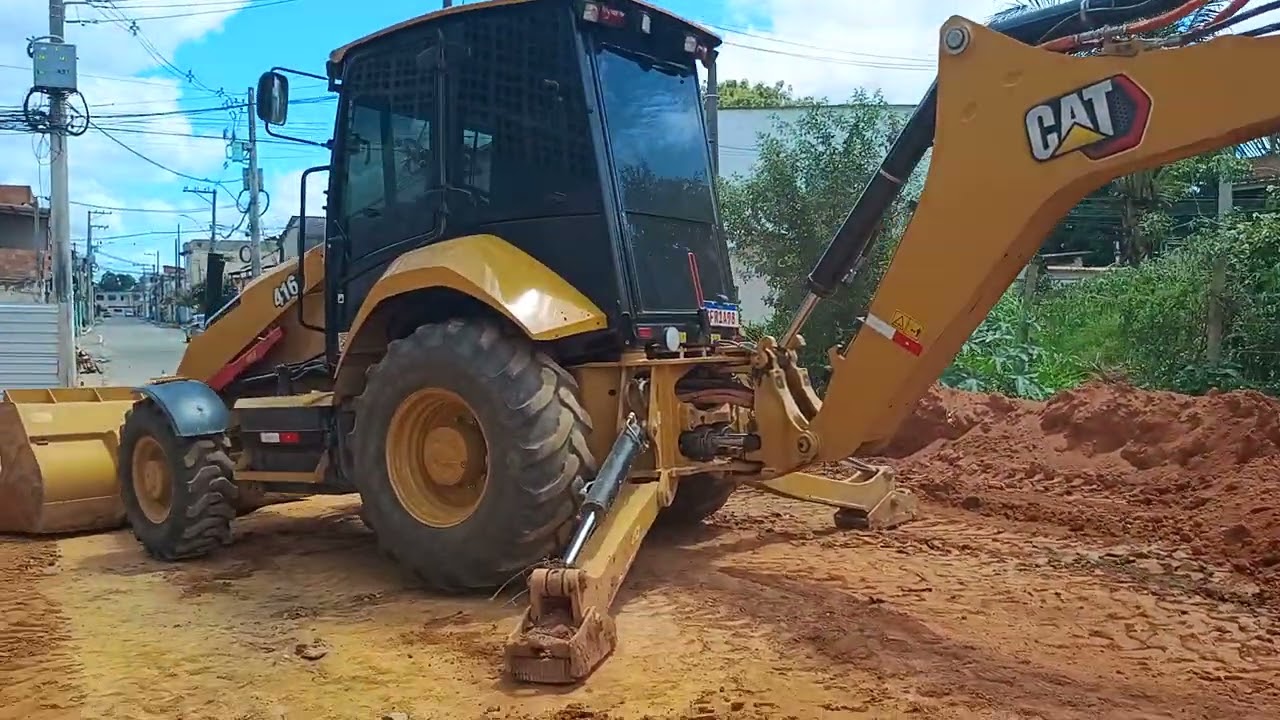 As 2000 horas da retroescavadeira CAT e pequenas dias de operação 