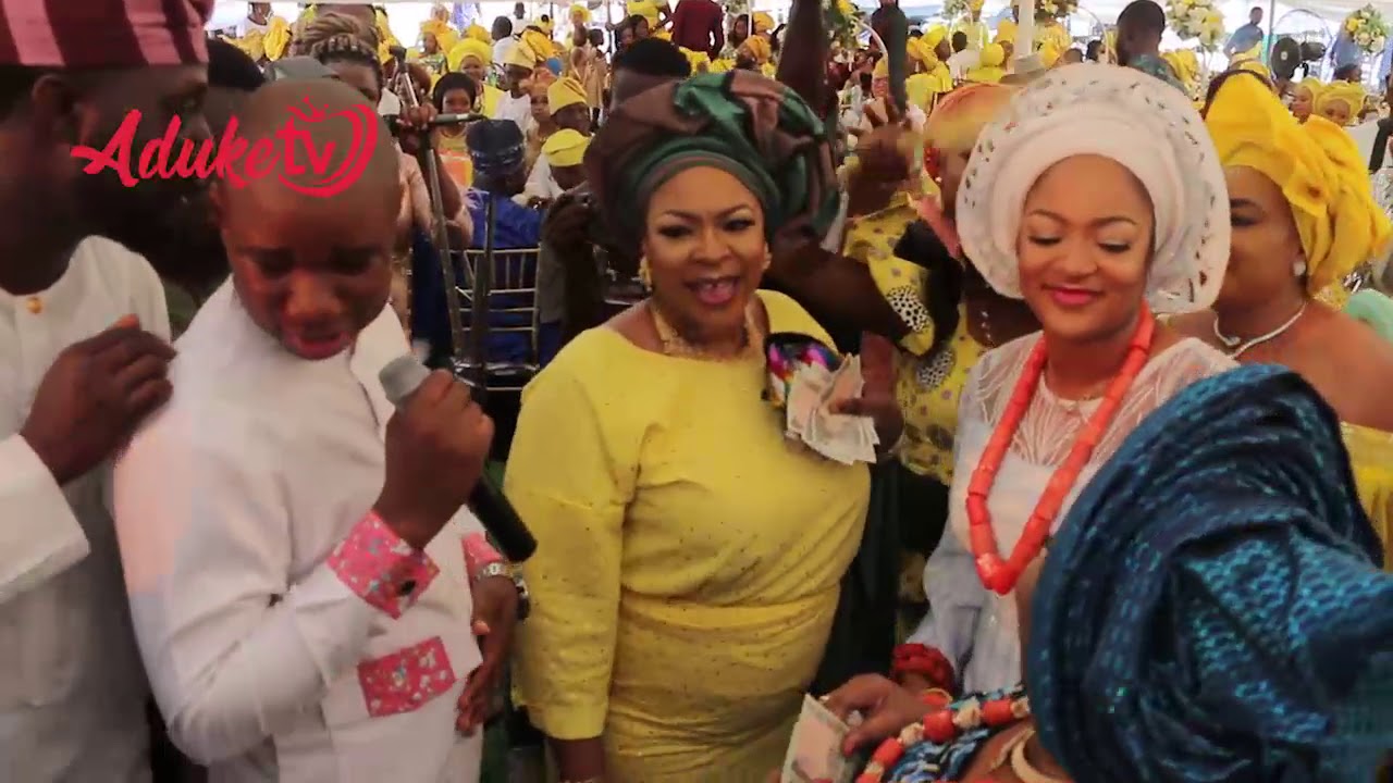 Royal Dance Ooni of Ife Wife Queen Silekunola Naomi and King Sunny Ade Wife Dancing Skills