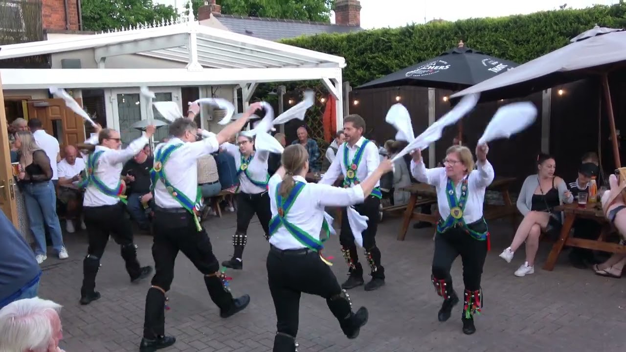 Bedcote Morris dance "Morning Star" in the Bampton tradition at the Robin Hood Inn