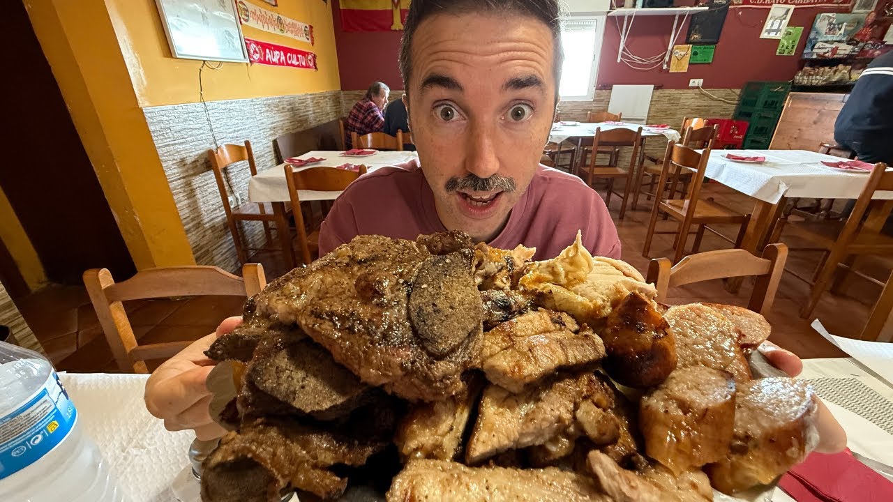 Parrillada de carne en un CHIGRE de PUEBLO de ASTURIAS