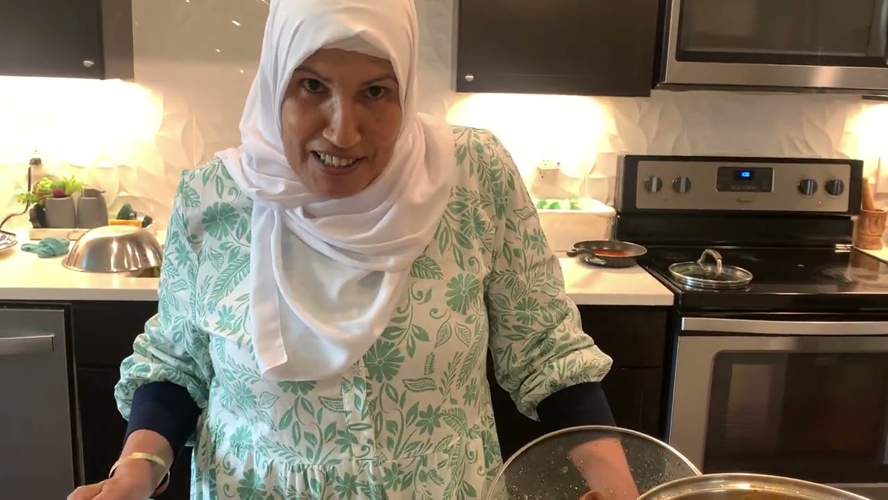 ضيافة مغربية: طهي الطعام المغربي لصديقتي الأوكرانية