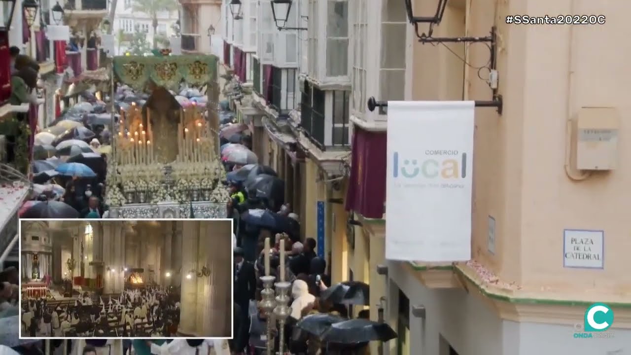 Virgen del Patrocinio (El Prendimiento) en Plaza Catedral bajo la lluvia | Cádiz 2022