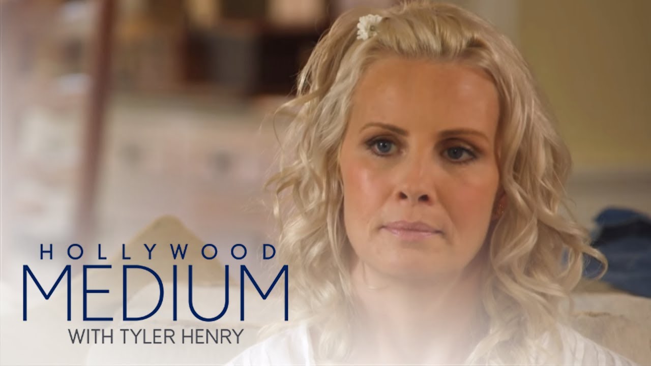 Tyler Henry Connects With Monica Potter's Father | Hollywood Medium with Tyler Henry | E!