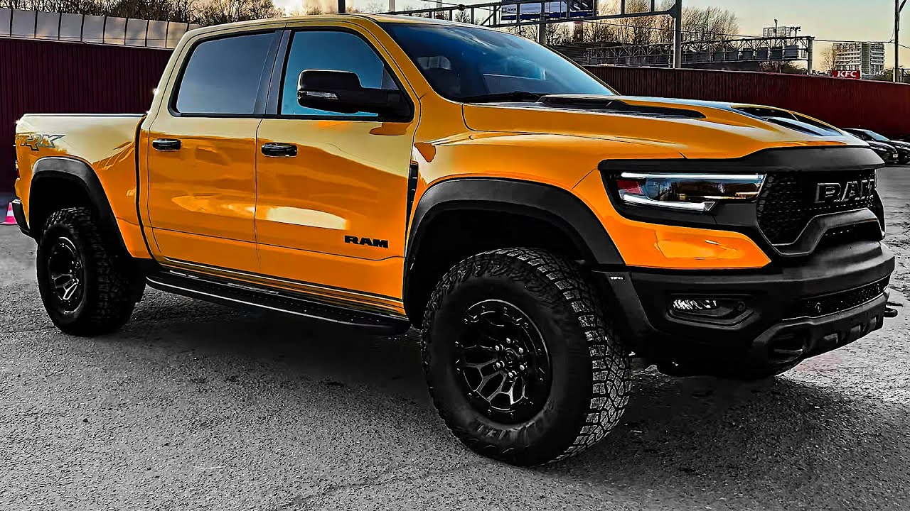 Ram 1500 TRX 2024 года — высокотехнологичный и прочный внедорожный грузовик!
