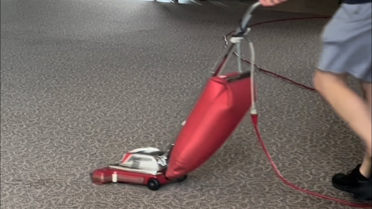 Sanitaire SC899 vacuuming large carpets