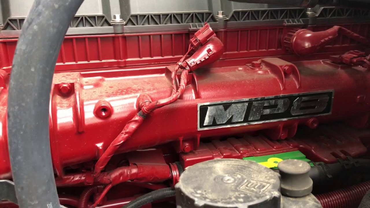 Mack Anthem 2019: A quick look around MP8 engine.