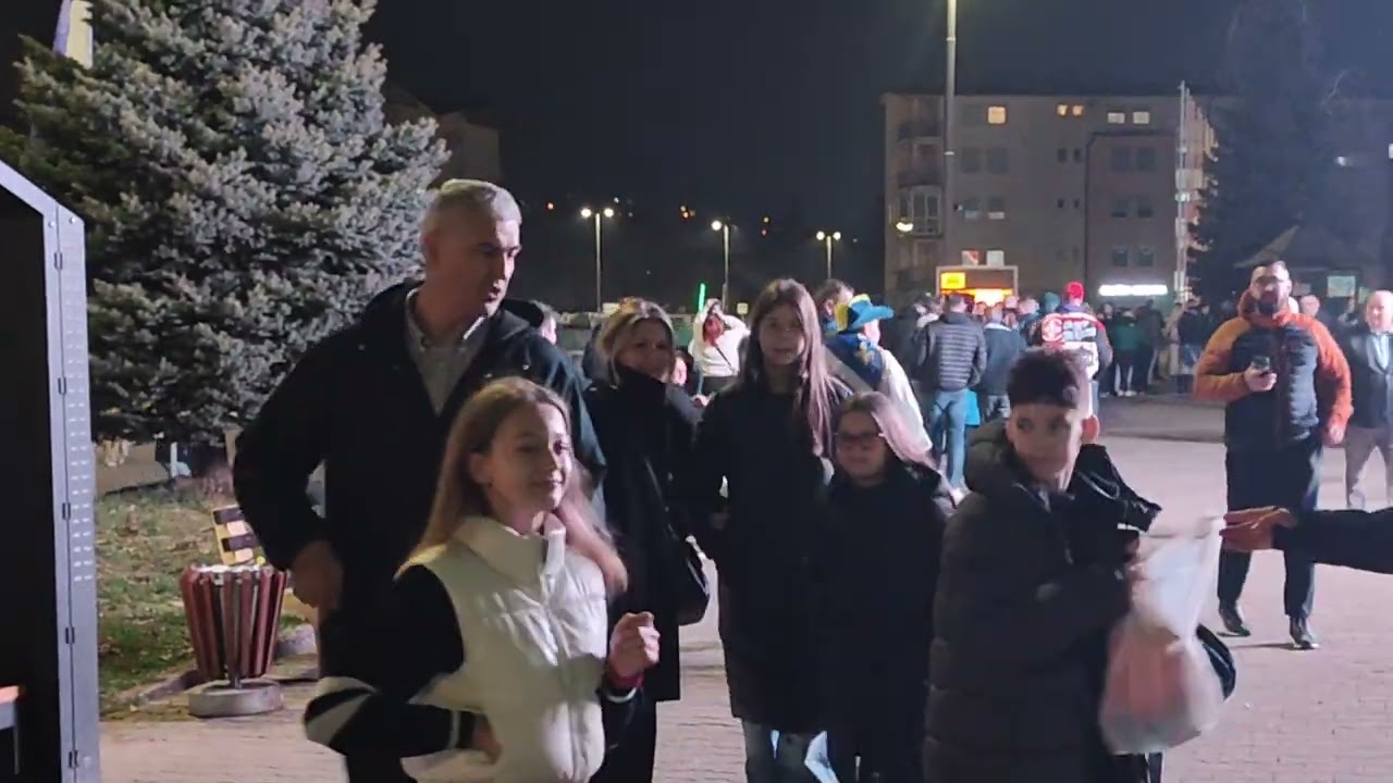 Tuzla: Pogledajte atmosferu ispred Mejdana pred utakmicu BiH - Švicarska