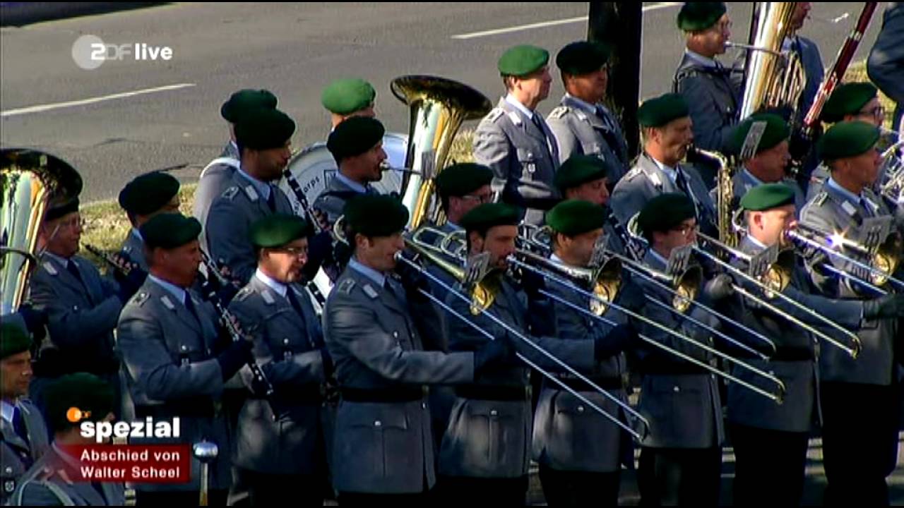Militärisches  Zeremoniell  2. Teil  Abschied von Walter Scheel