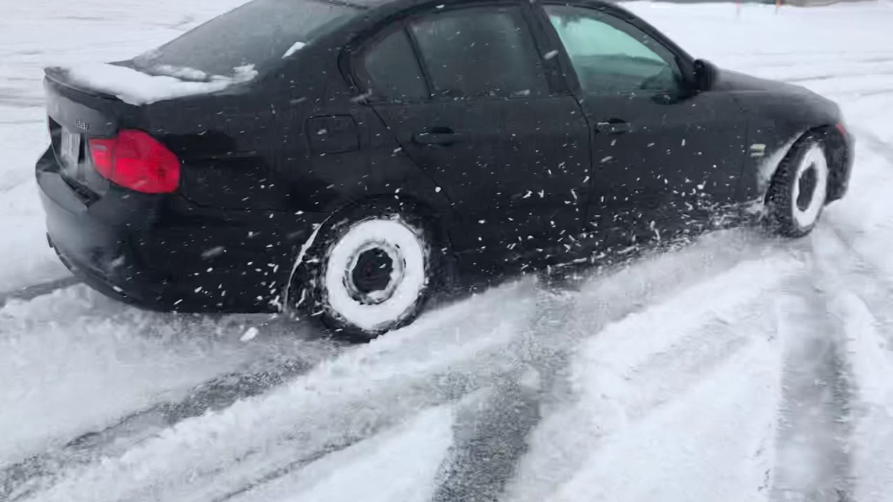 BMW 328i xDrive WINTER DRIFT DONUT !!
