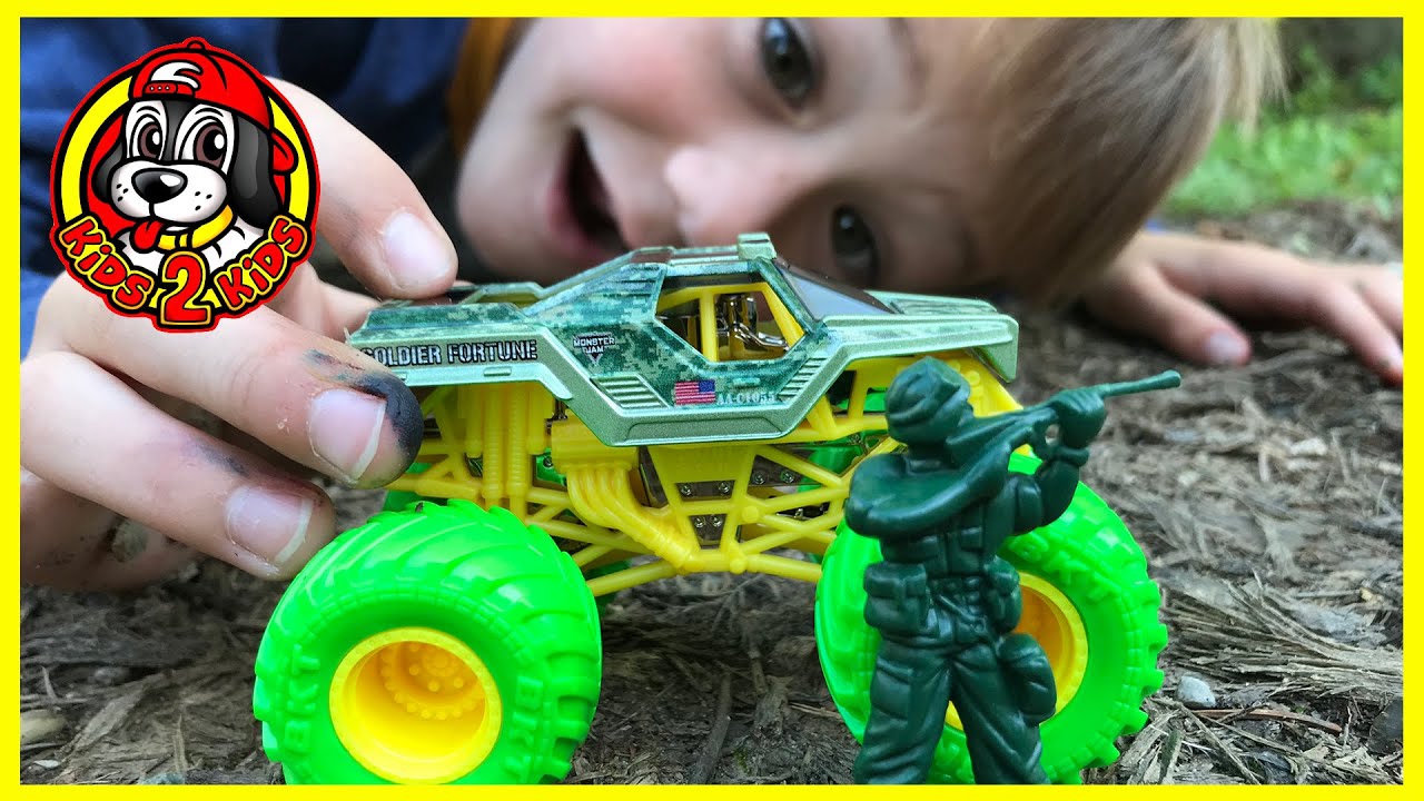 Monster Jam & Hot Wheels Toy Monster Trucks - PLASTIC ARMY MEN BATTLE (Soldier Fortune vs Invader)