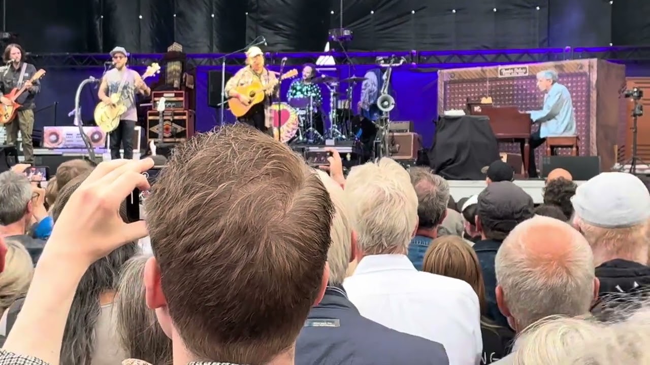 Harvest Moon - Neil Young Chrome Hearts Tour - Tiøren