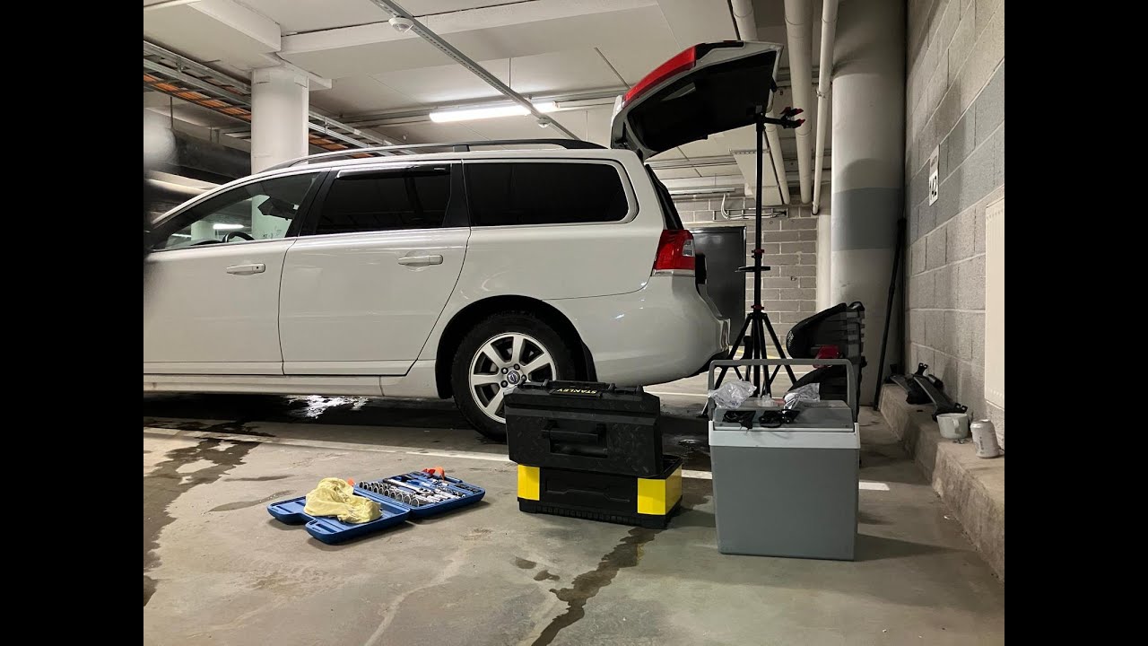 Volvo V70 mk3 2013 power operated tailgate: new gas springs installation