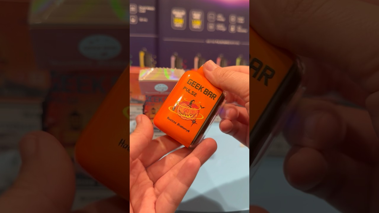 Unboxing the spookiest treat of the season! 🎃👻 Say hello to the Geekbar Pulse Halloween Edition