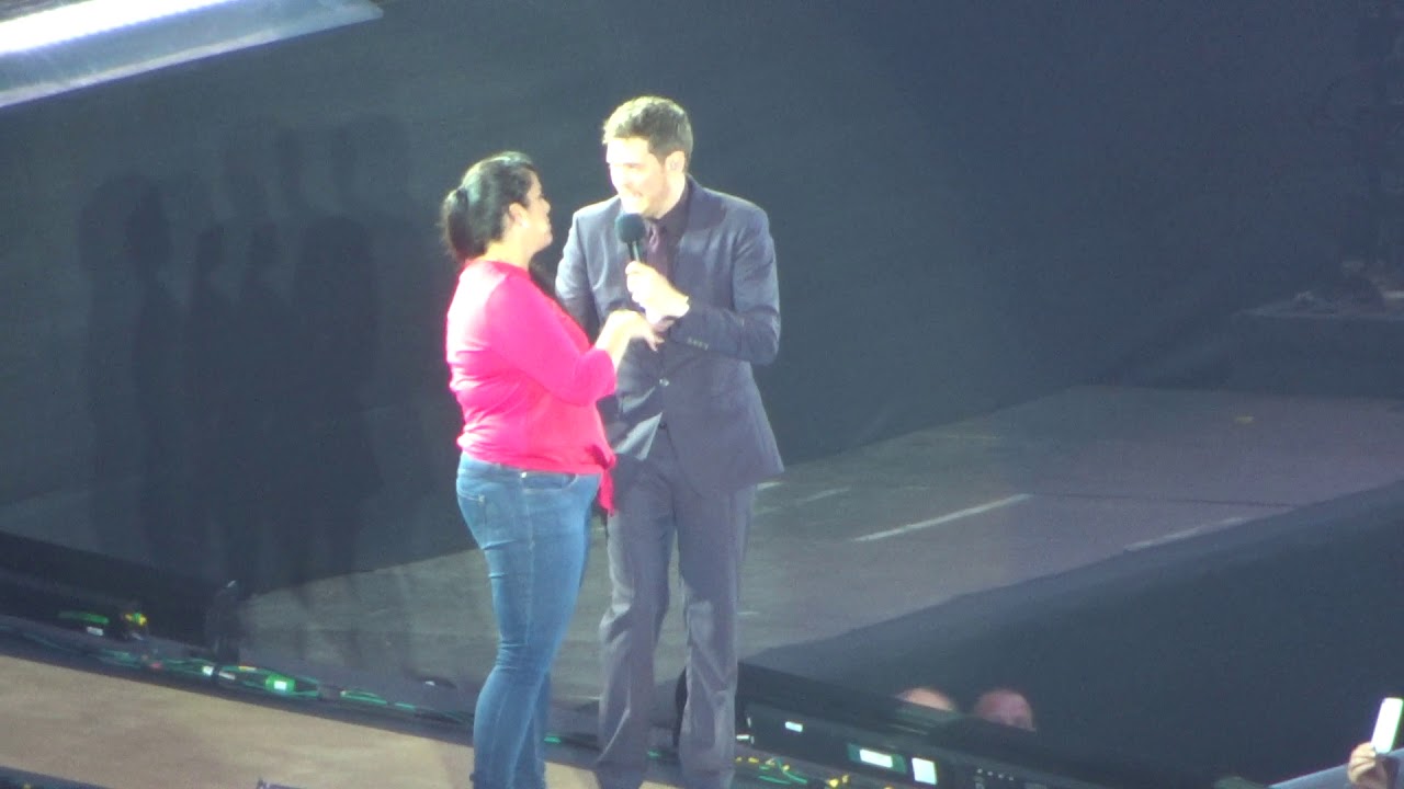 Michael buble brings fan onstage to play piano close ur eyes croke park