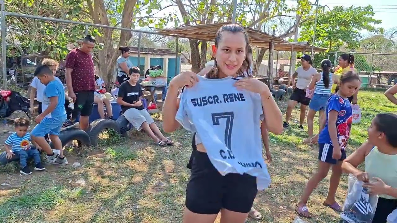 Siguen las sorpresas de san valentin para las chicas del equipo grasias a nuestro buen amigo Rene