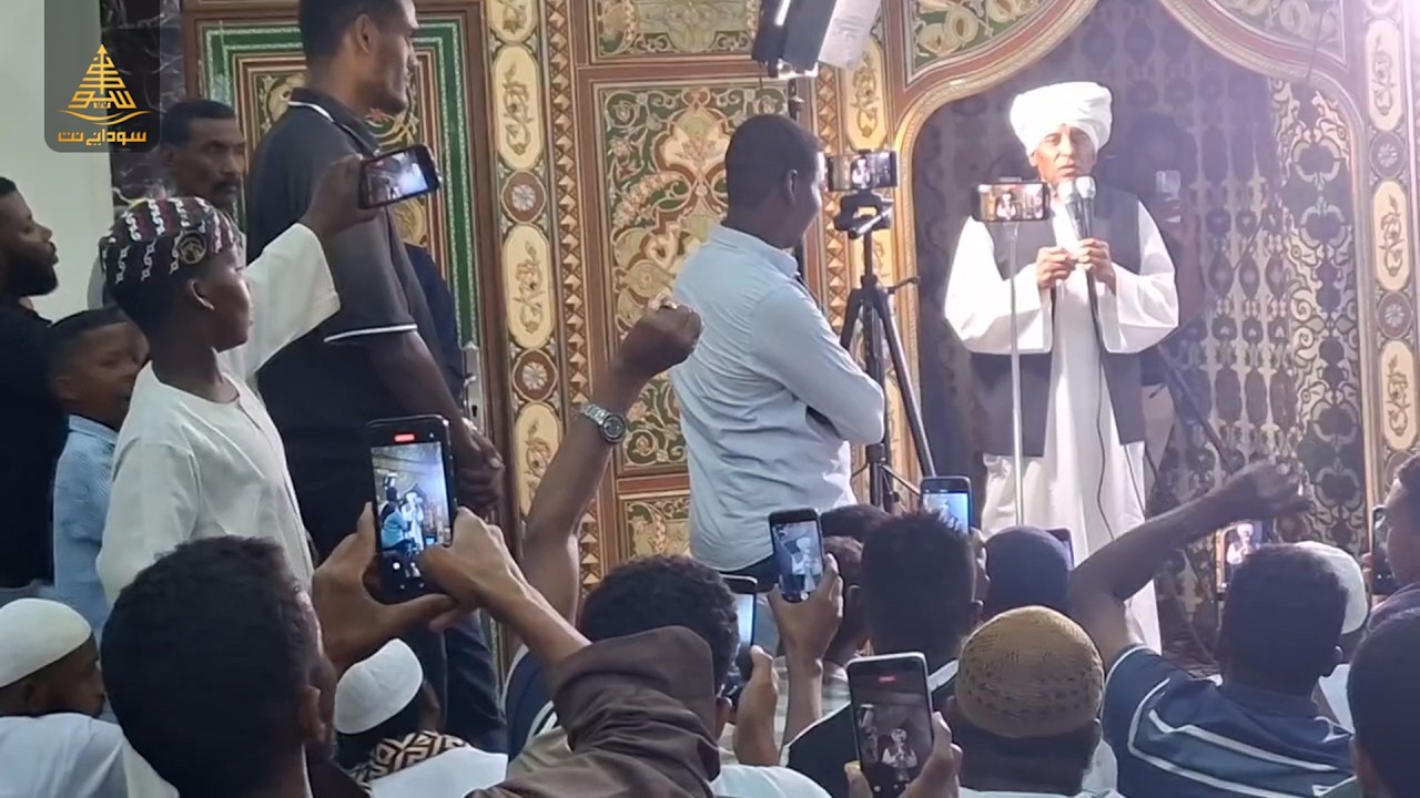 رئيس الوزراء د. كامل إدريس يصلي التراويح بمسجد سيدة سنهوري ويخاطب المصلين