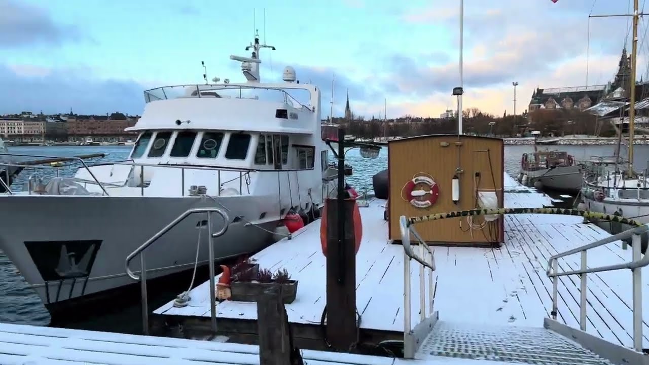 Places to visit in Stockholm: Skeppsholmen. Walking video with guiding captions. Art & history. 