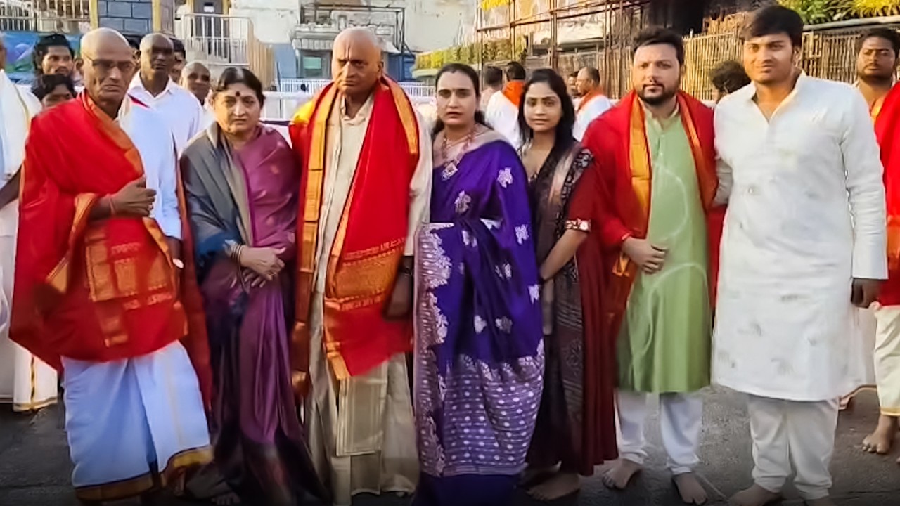 మొక్కు తీర్చుకున్న బండ్ల గణేష్ ఫ్యామిలీ😍 Bandla Ganesh Visits Tirumala With His Family | Tirupati