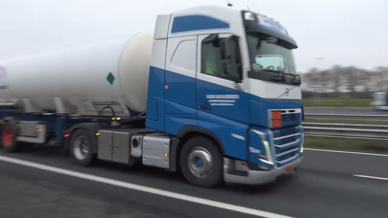 Volvo on the road 175