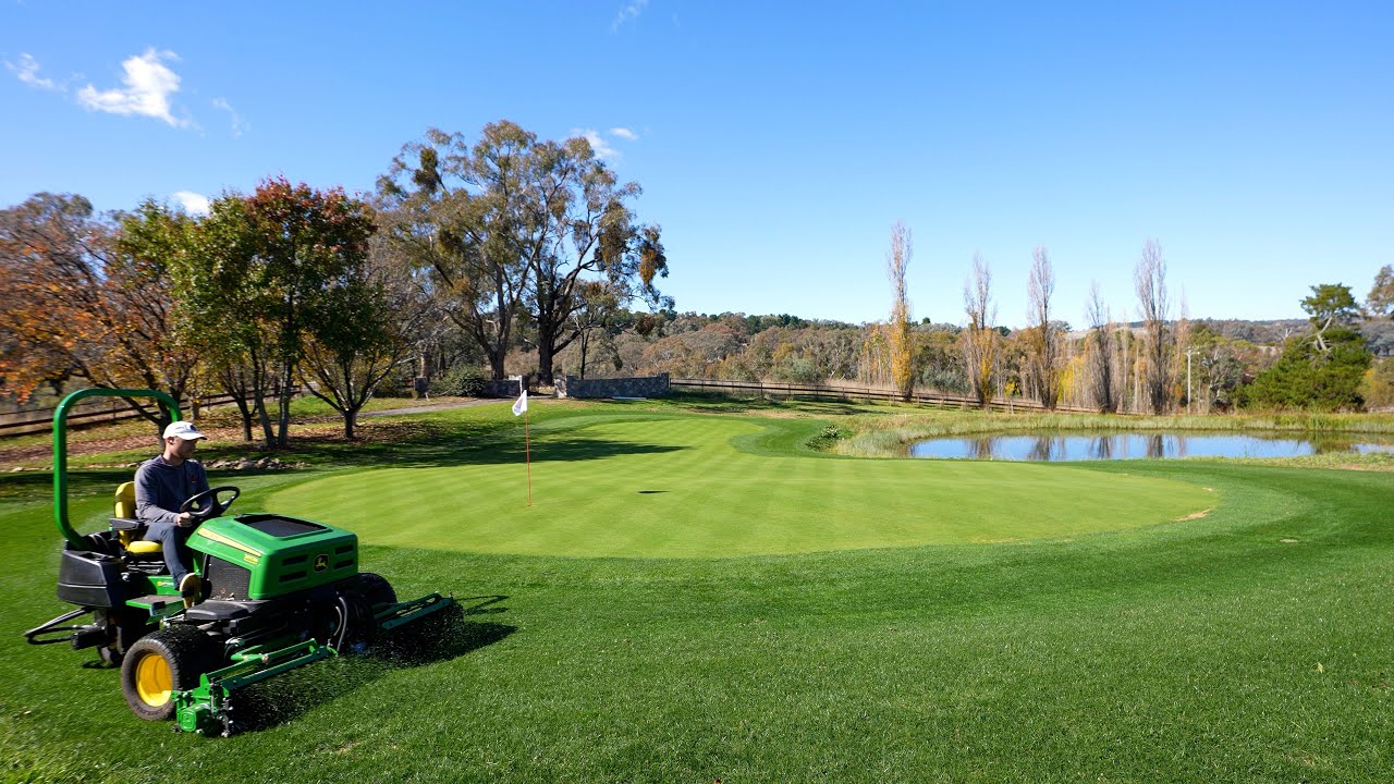 Golf Course Perfection // Mowing and Fertilising