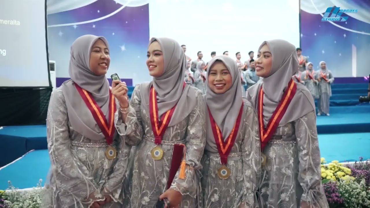 PELEPASAN WISUDA MAN IC SERPONG