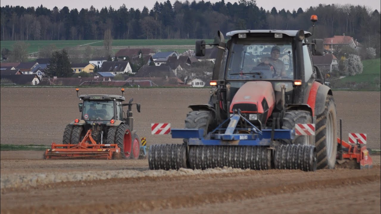 Kartoffeln saatbett forbereitung, beim Eggeburr In Diessbach 