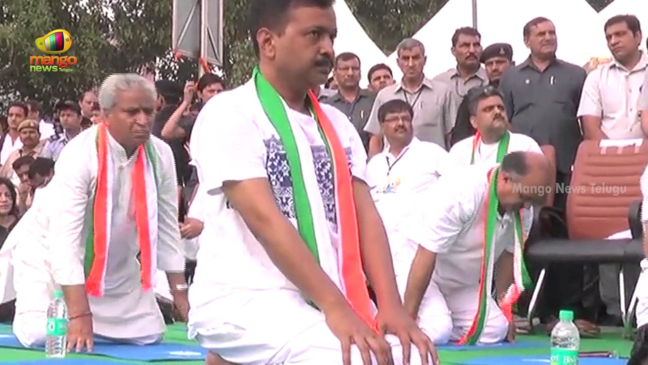 Exclusive Visuals Venkaiah Naidu Performance at International Yoga Day | Mango News Telugu