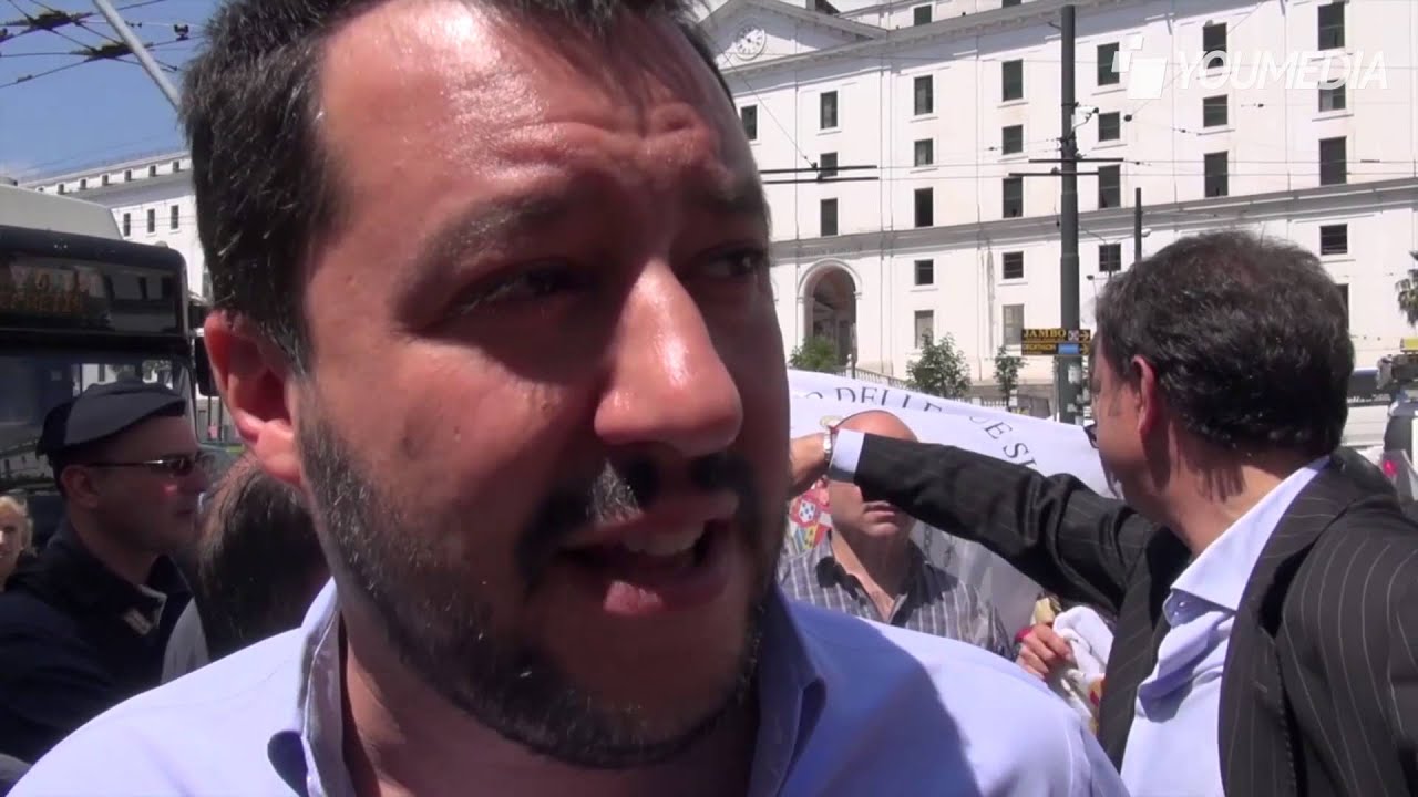 Salvini contestato a Napoli