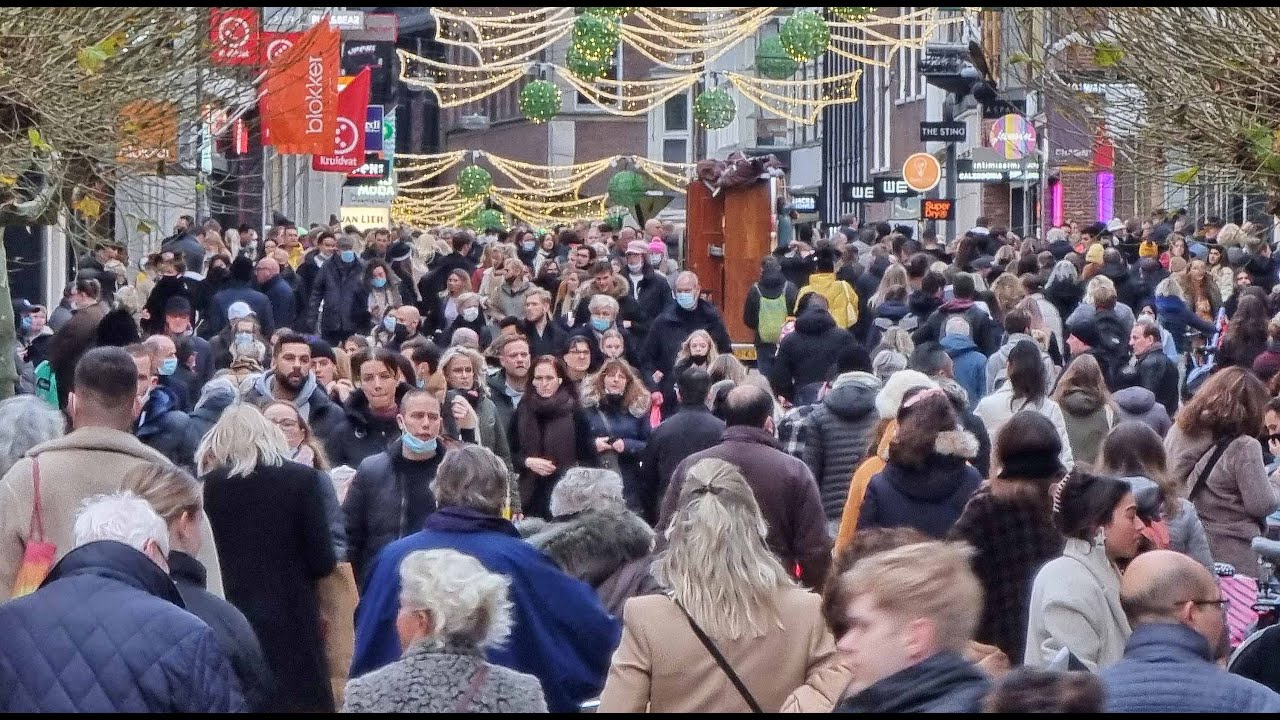 Honderden in winkelcentrum Groningen