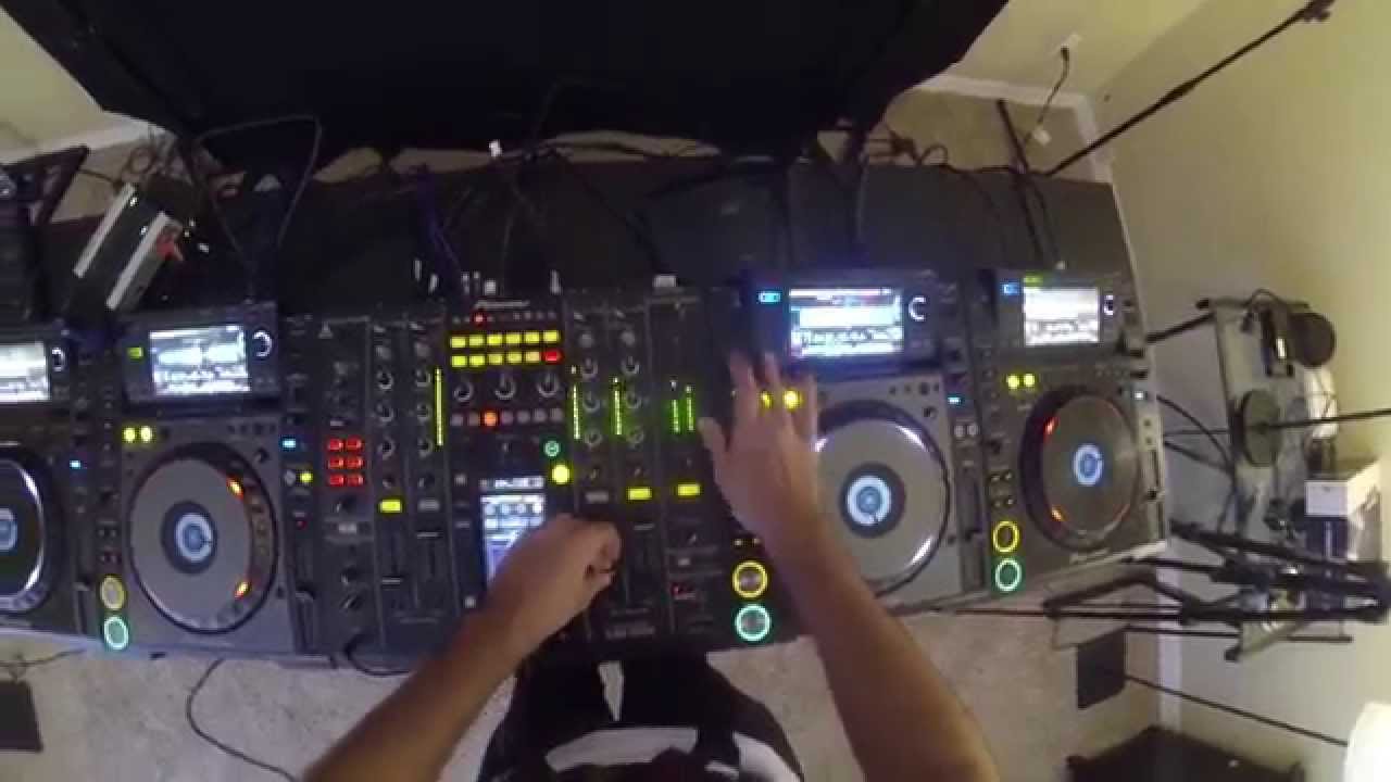Mixing 4 CDJS with a GoPro