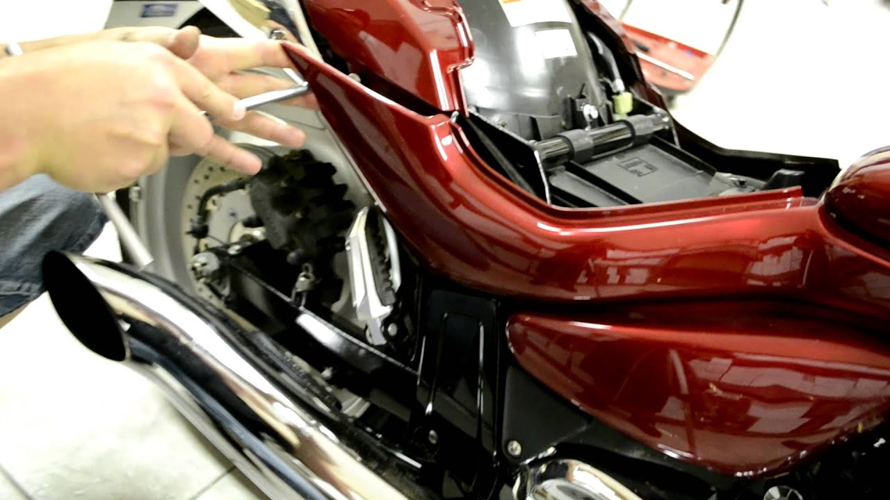 SPORTBIKELITES SUZUKI BOULEVARD M109 REMOVING THE FENDER