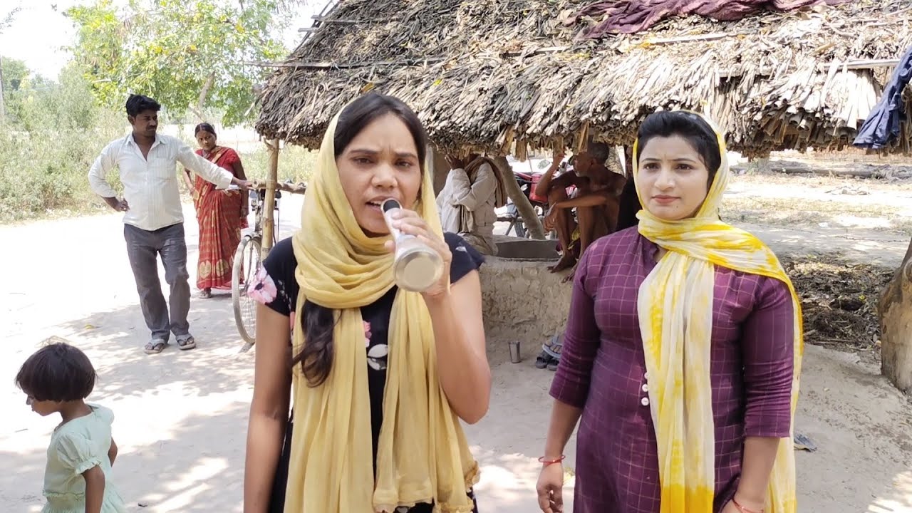 दोनों बहनें हूबहू लता जैसी गाती हैं गाँव वाले बोले मुंबई जाओ |Poor Talent Of India|