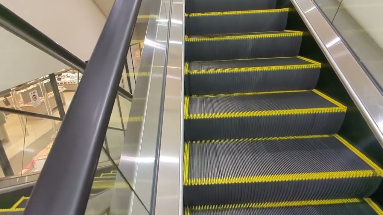 ココリ　エスカレーター