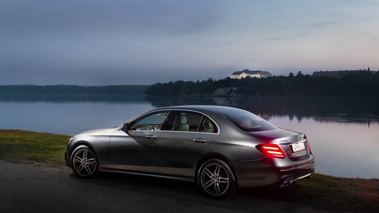 Aut&oacute; fot&oacute;z&aacute;s Tat&aacute;n: Mercedes E220 AMG Line 2016