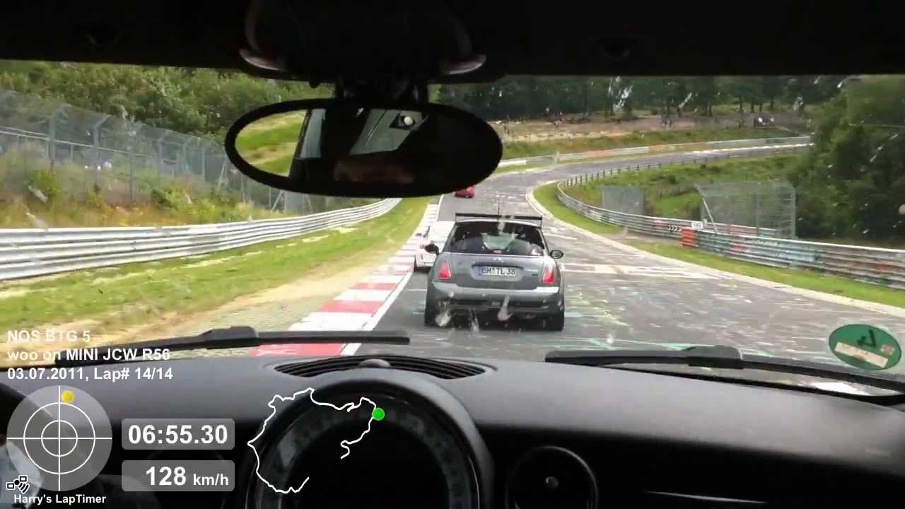 Nürburgring Nordschleife zwei MINIs John Cooper Works hinter Porsche GT3