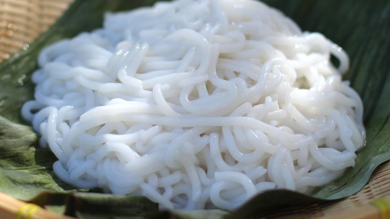 How to Make Rice Vermicelli - gluten free fresh pasta (Cách làm bún tươi)