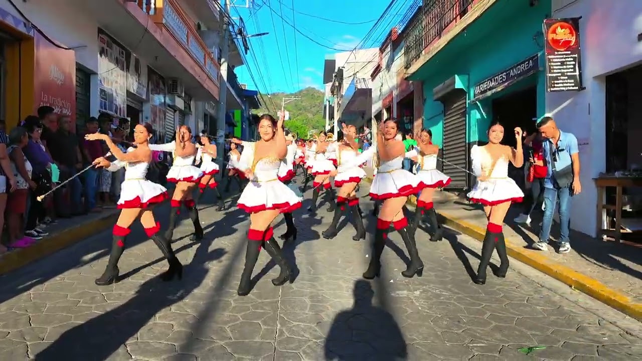 Banda INFRAMEN en el desfile del Barrio El Calvario, Chalatenango