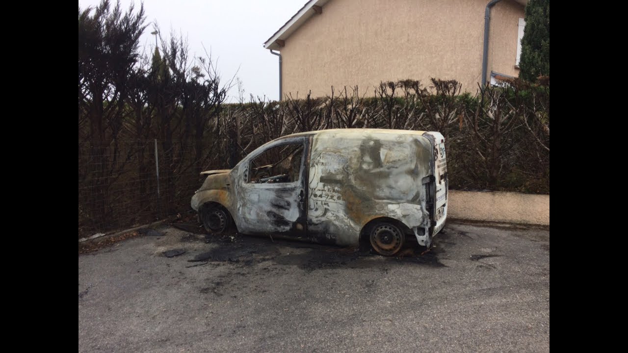 Ain : le pyromane qui brûle des voitures a déjà sévi dans 16 communes de la Dombes