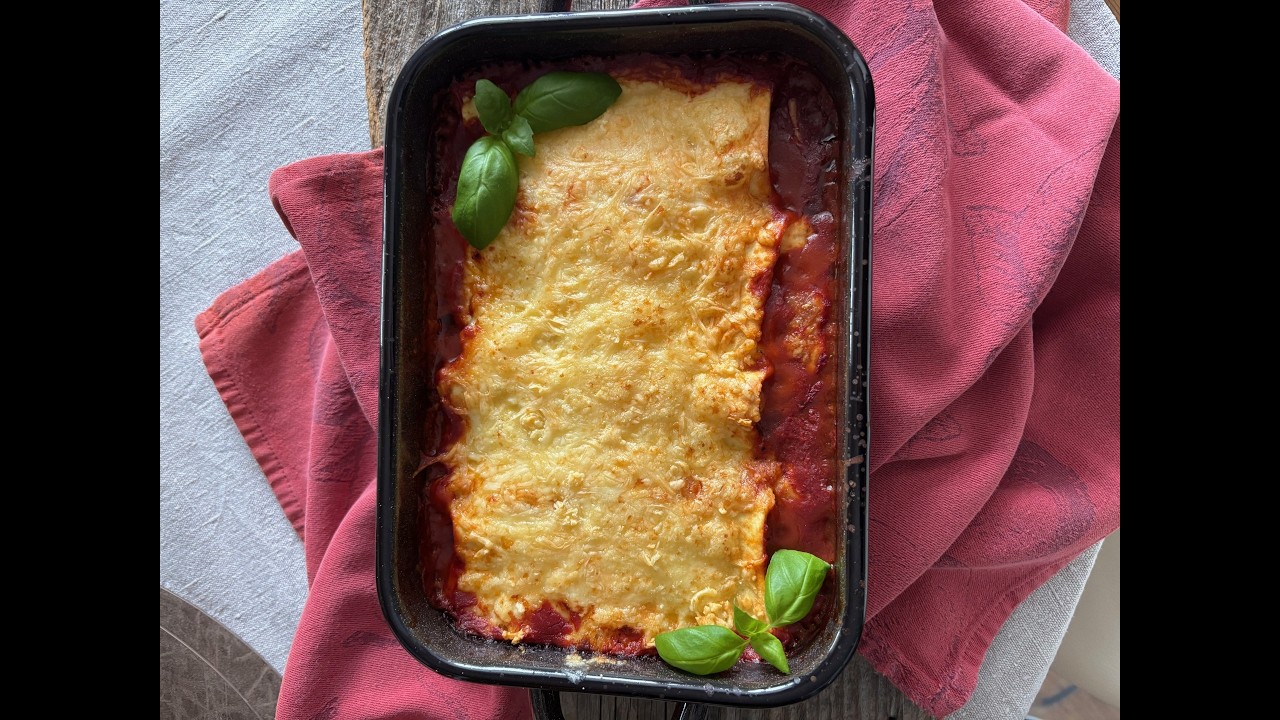 Gefüllte Nudel mit Tomatensauce