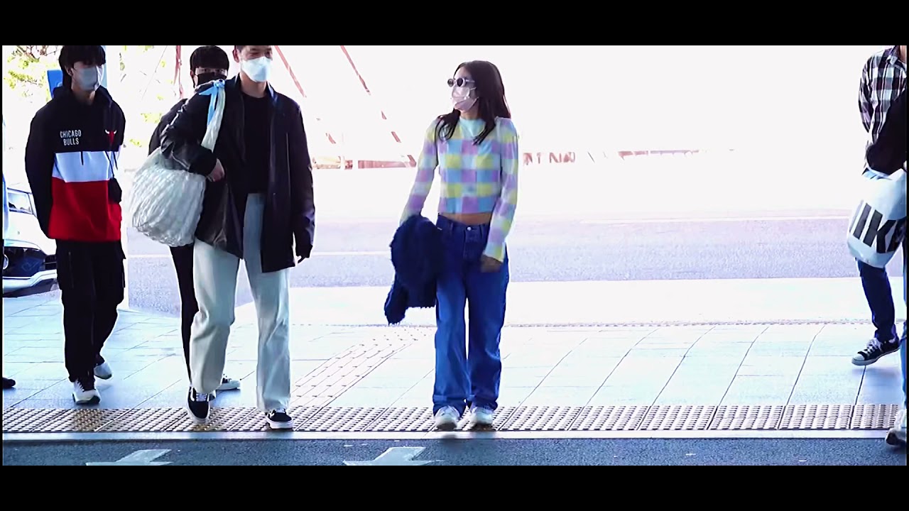 [ 241021] Jennie at ICN Airport heading to LA 💛