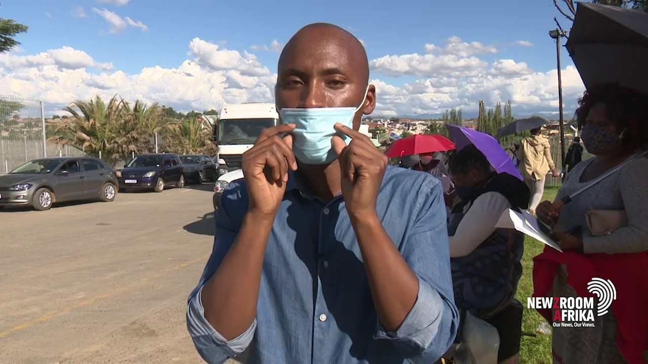 Lesotho nationals have formed long queues at the border with SA in Ficksburg in the Free State