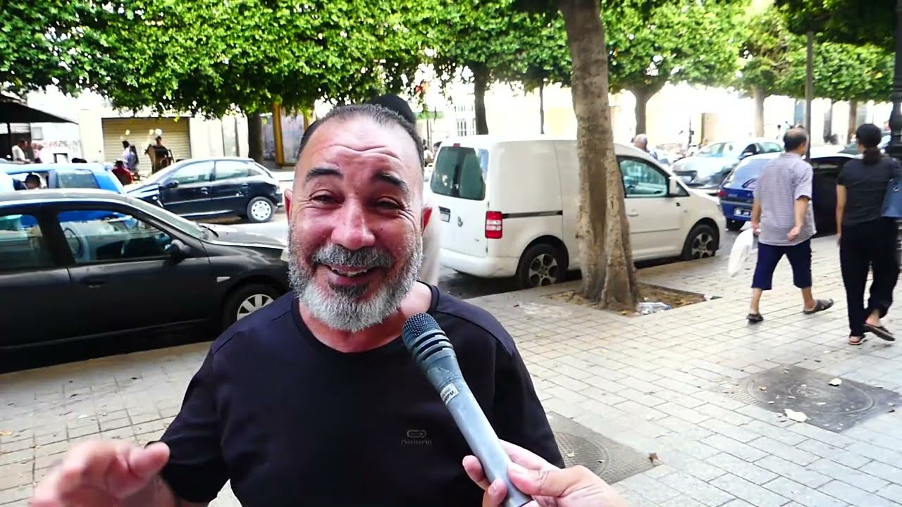 خدمت حجام في ليبيا علمت ليبي الصنعة دخلني لدارو و هو عريس وقيم مرتو قالها بابا جاني تعمل الخير تلقاه