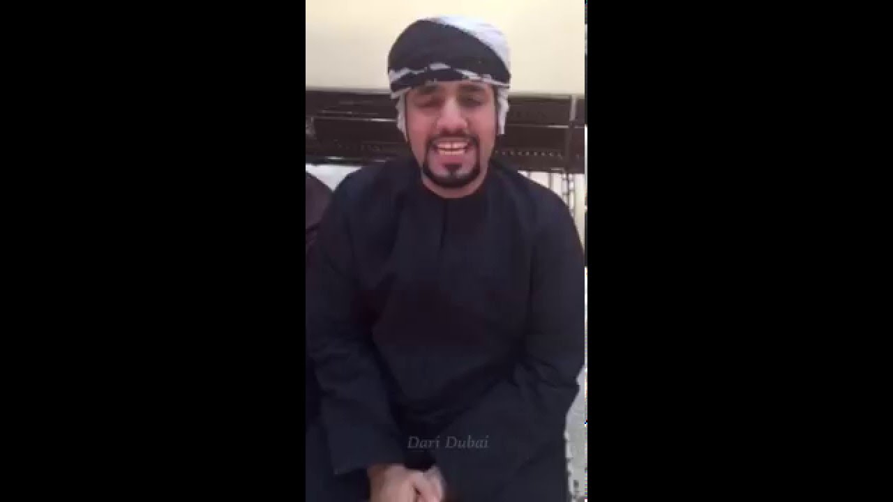 عماني يقلد عبدالله بالخير بوجوده .. ويبهره