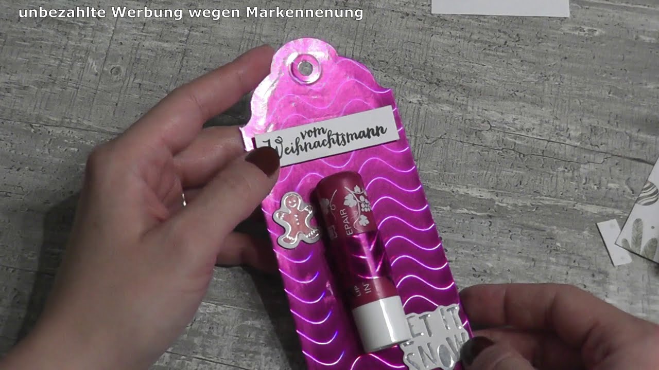 Tutorial: Wir basteln Geschenk-Anhänger mit Lippenpflegestiften (inkl. lustiger Trinkschoki)