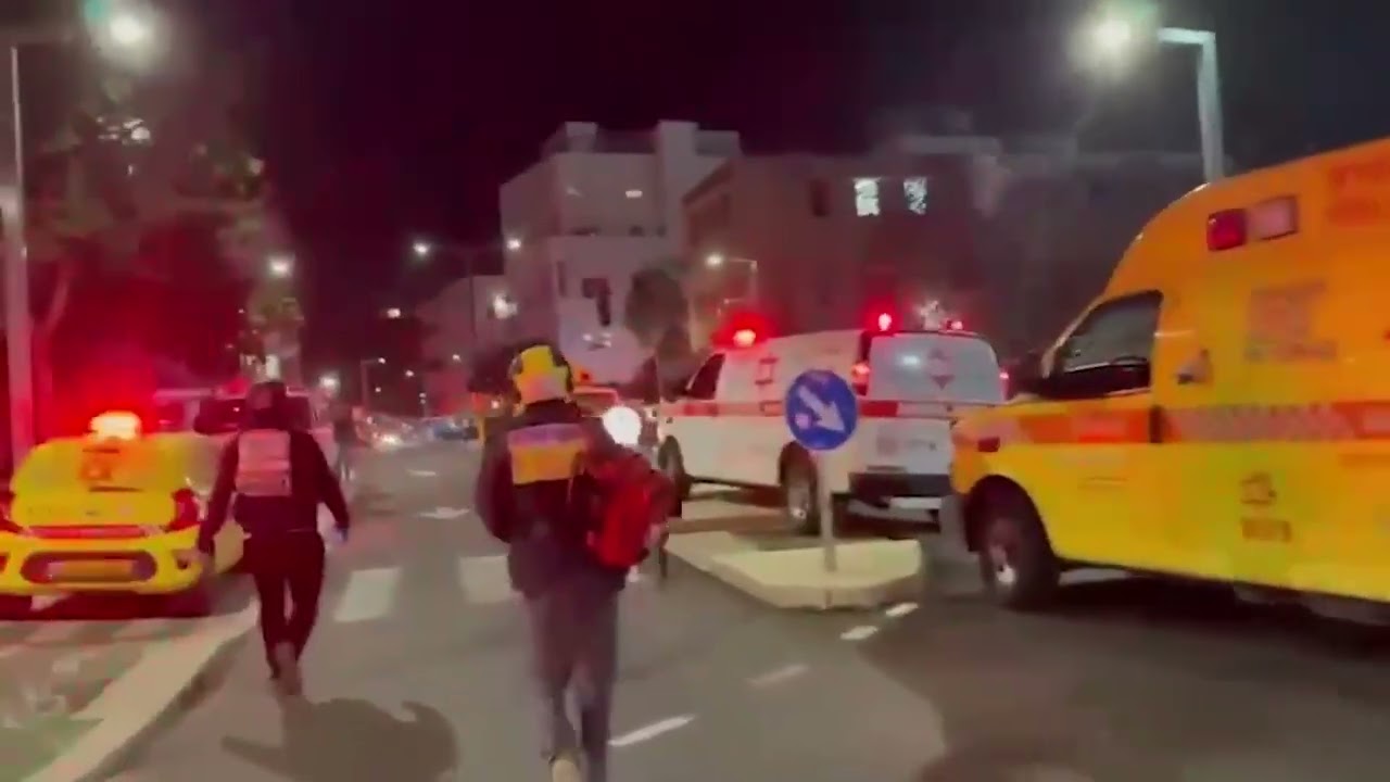 Rakaman dari sebuah kawasan perumahan di Tel Aviv  menunjukkan situasi semasa di sana .
