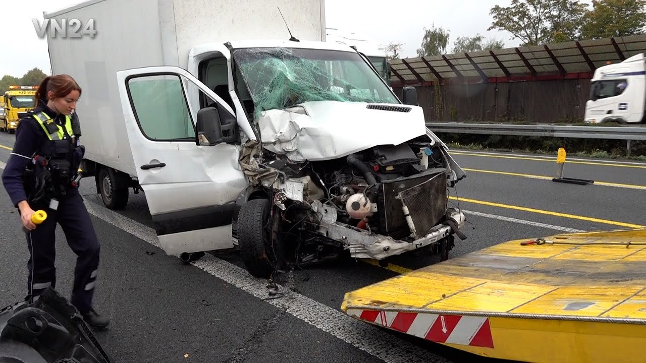 08.10.2025 - VN24 - Sprinter prallt am Stauende auf LKW - Beifahrer hatte sehr viel Glück